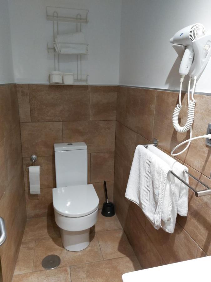 Hotel Complutense อัลกาลาเดเอนาเรส ภายนอก รูปภาพ