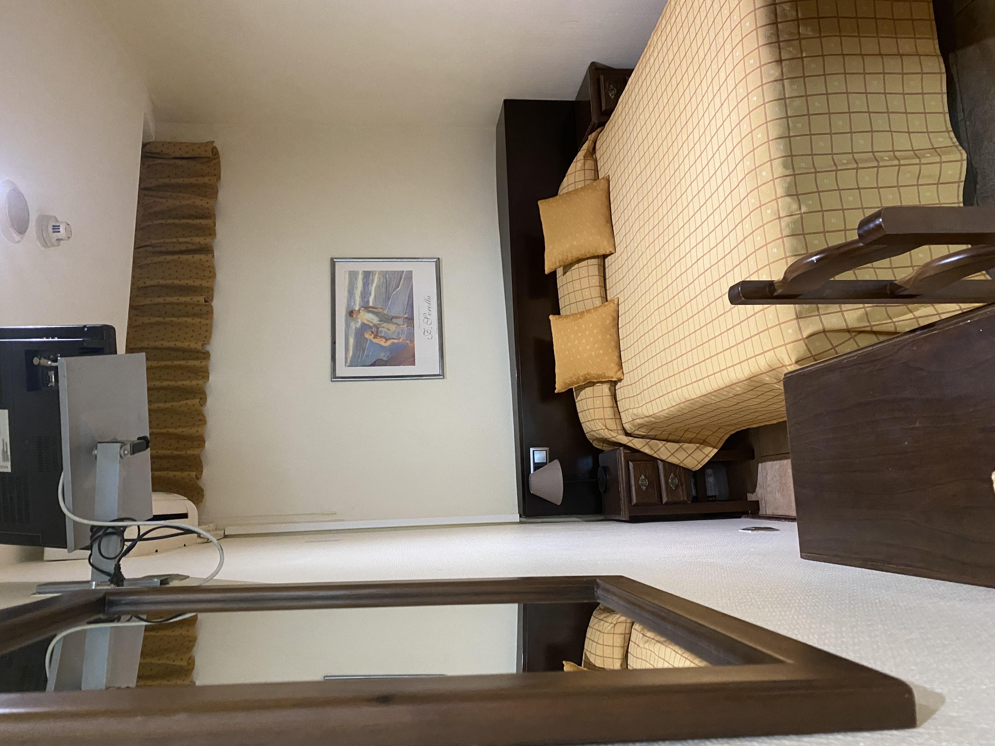 Hotel Complutense อัลกาลาเดเอนาเรส ภายนอก รูปภาพ