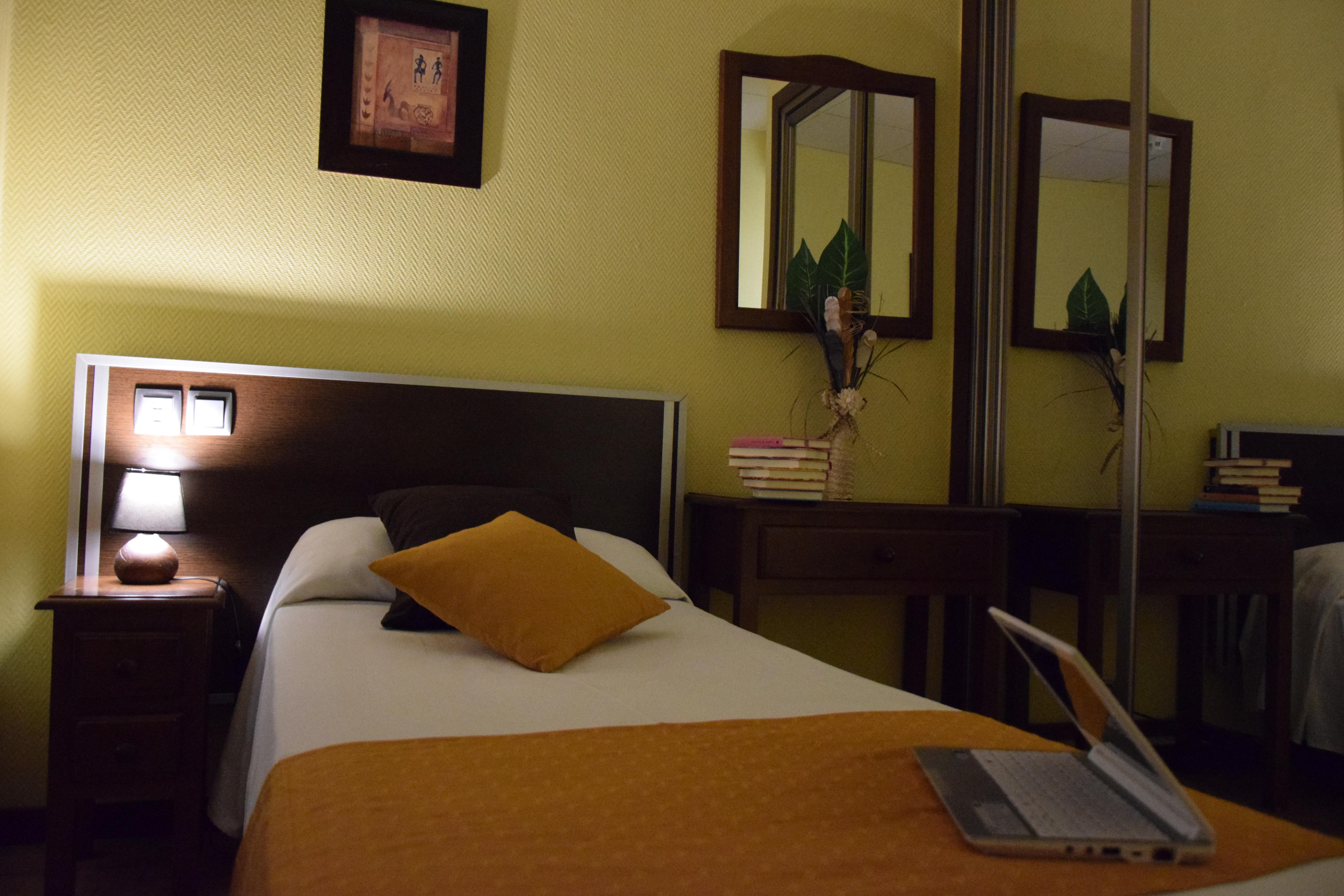 Hotel Complutense อัลกาลาเดเอนาเรส ภายนอก รูปภาพ