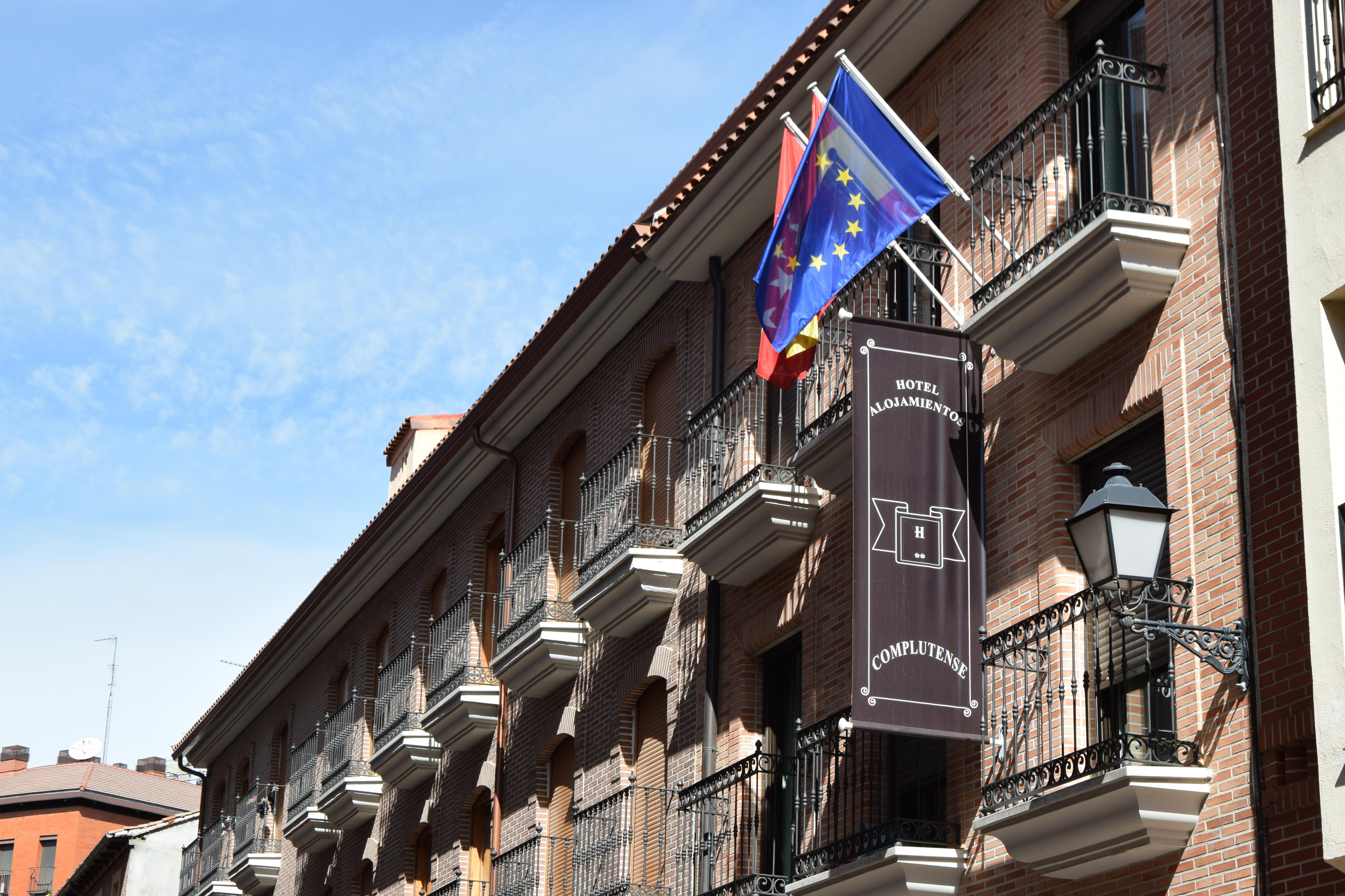Hotel Complutense อัลกาลาเดเอนาเรส ภายนอก รูปภาพ