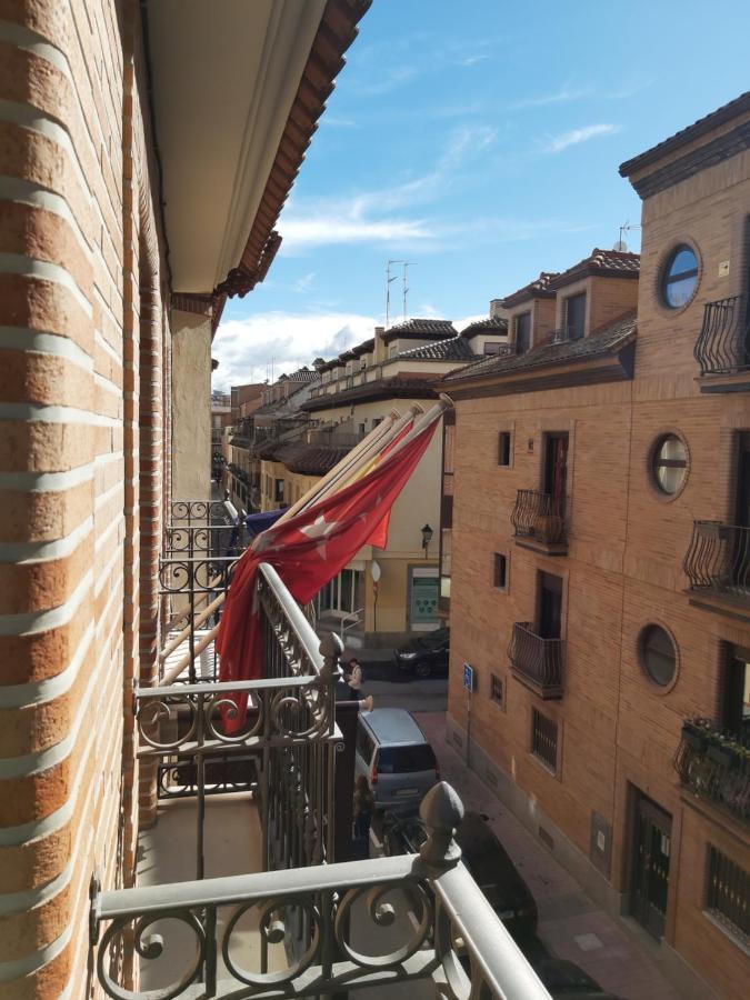 Hotel Complutense อัลกาลาเดเอนาเรส ภายนอก รูปภาพ
