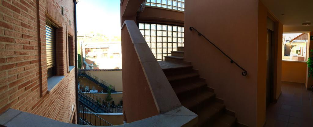 Hotel Complutense อัลกาลาเดเอนาเรส ภายนอก รูปภาพ